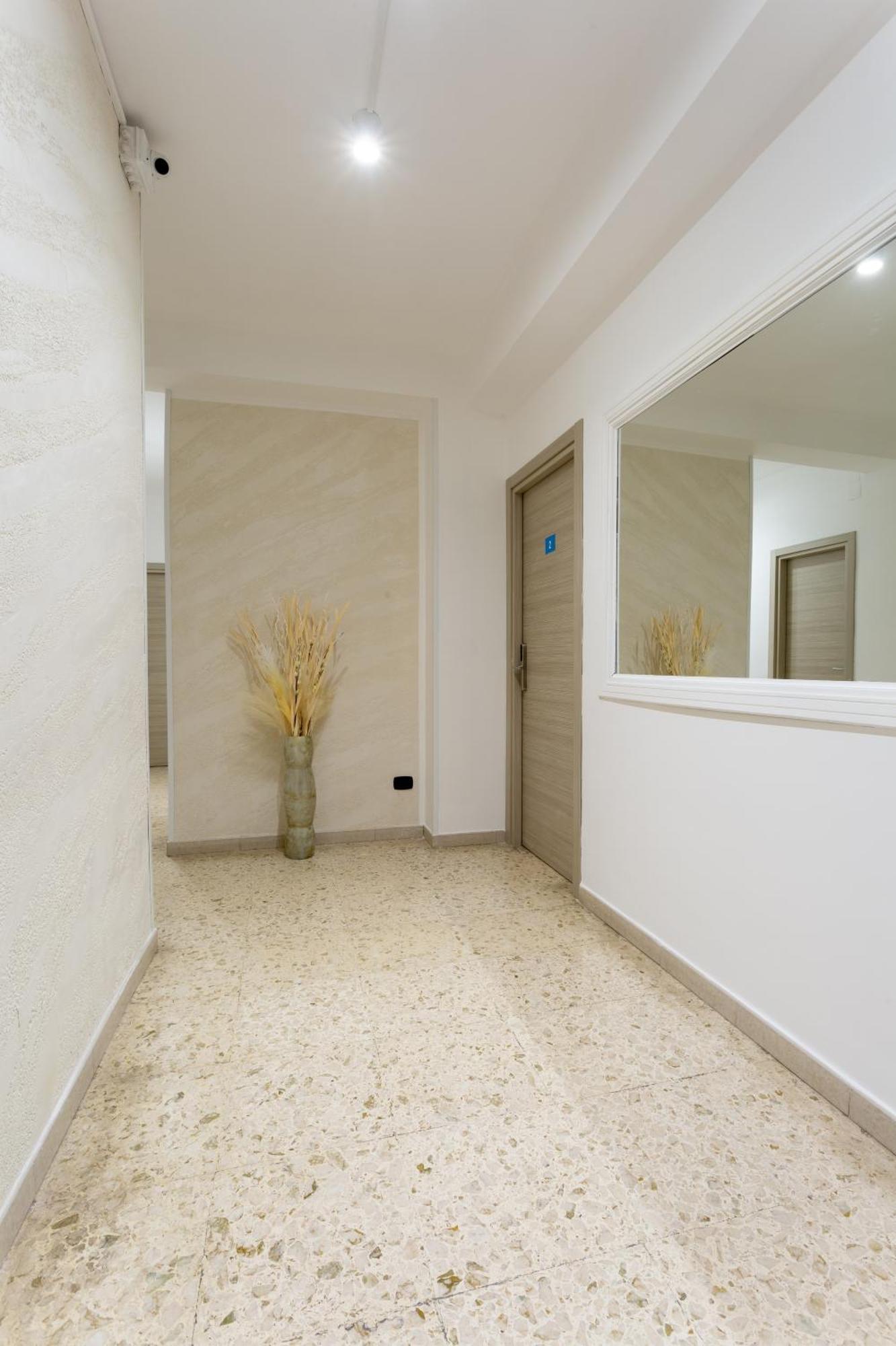 Napoli Fly Guest House 290 Екстер'єр фото